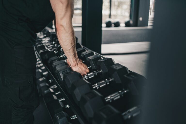 Effektives Rückentraining: Meistere den Latzug für optimale Ergebnisse