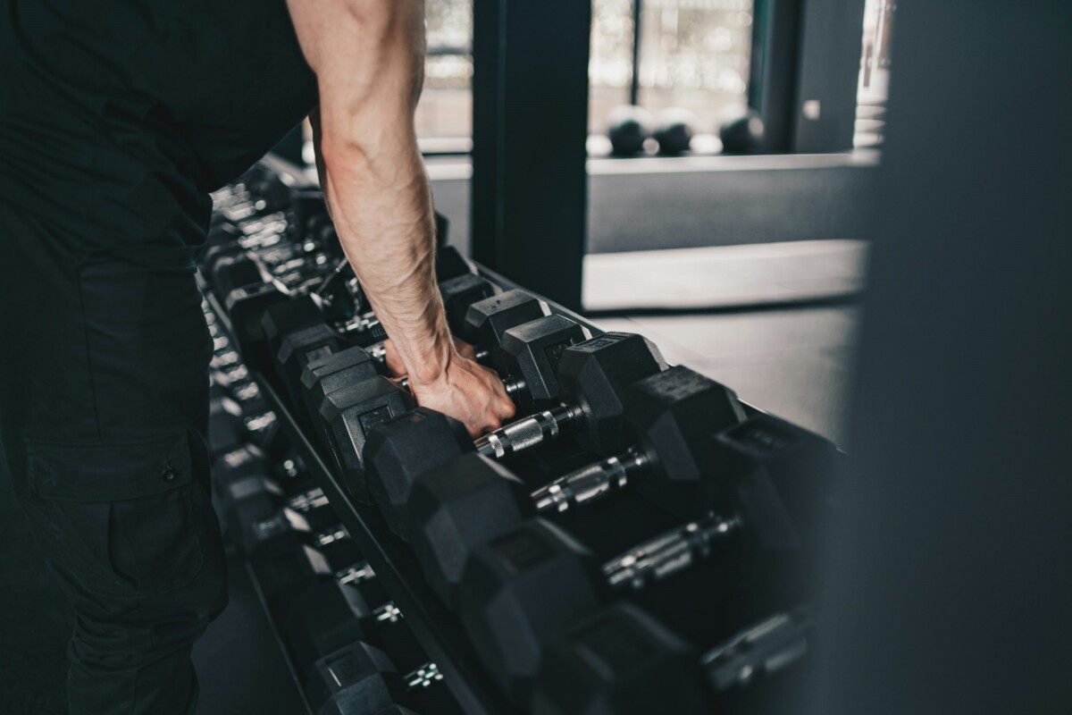Effektives Rückentraining: Meistere den Latzug für optimale Ergebnisse